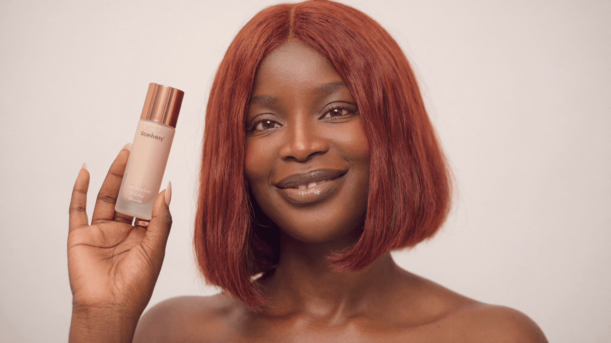 Pitchounette présentant un produit de beauté à sa communauté